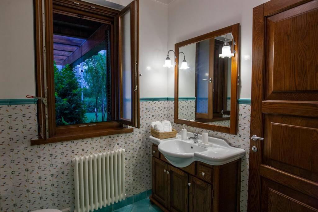 Spaziosa Villa Con Piscina E Giardino, Polignano A Mare Εξωτερικό φωτογραφία